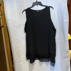 NWOT Vera Wang Cold-shoulder Top! 🌟